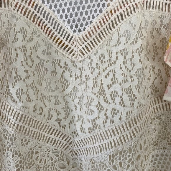 Anthropologie HD In Paris Floras Flutter Short Sleeve Top Floral Lace Key Hole - Picture 5 of 14